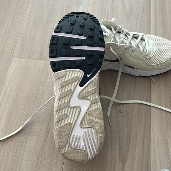 Green Nike Air - Picture 4 of 4